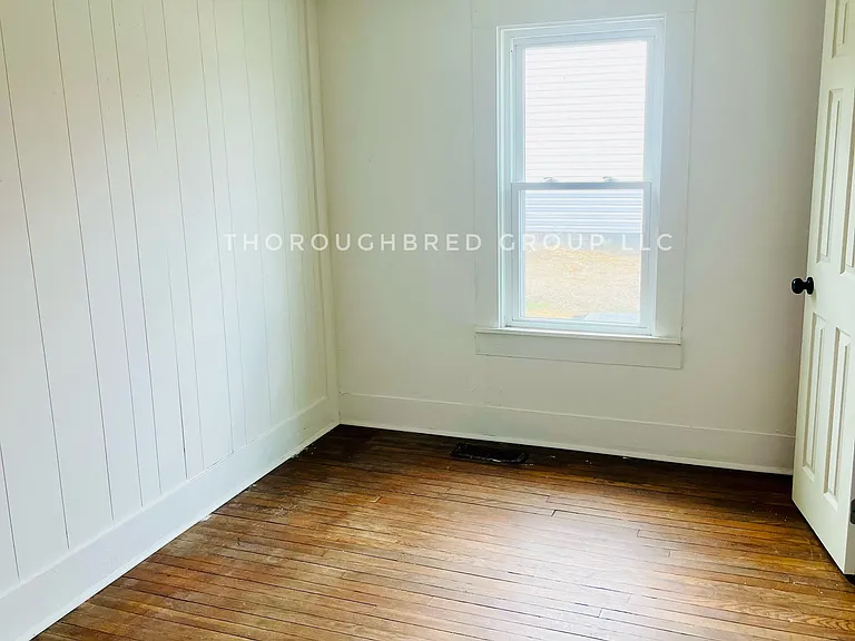 211 Cedar St — Photo 3