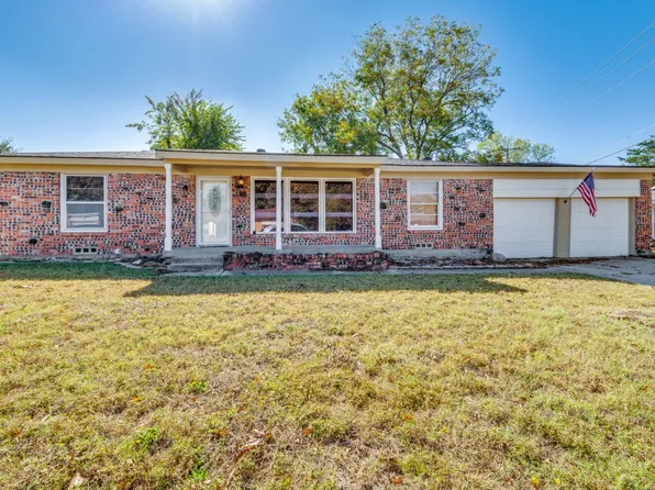 216 Oak Dr E, Hurst, TX 76053