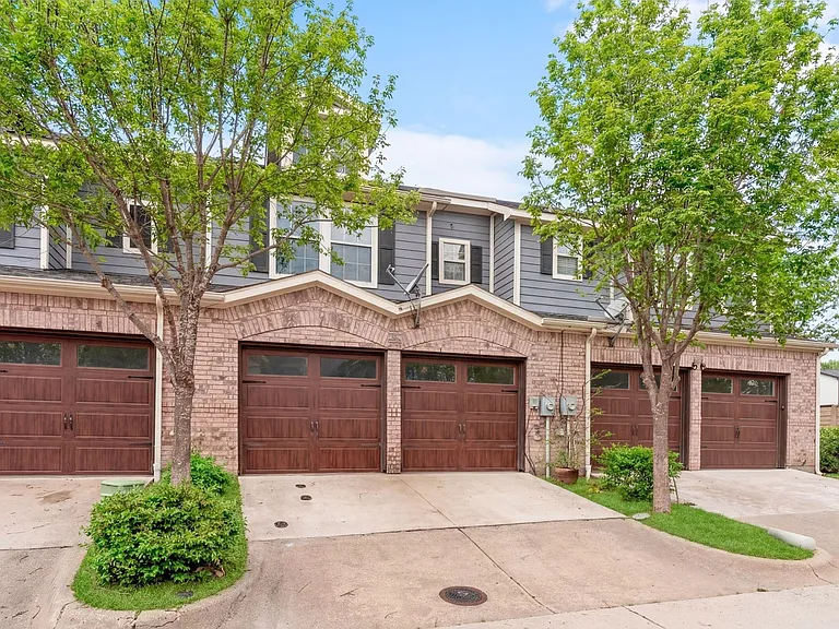 Two car garage at 2220 Stoneleigh Place
