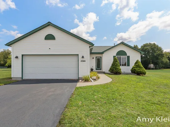 4266 Ives Farm Ln NE, Cedar Springs, MI 49319
