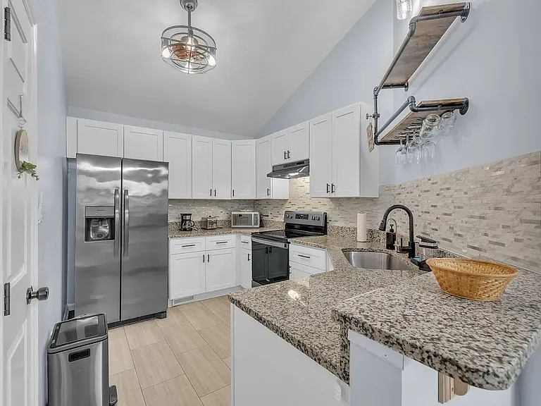 105 Tall Rock Ct — Photo 24
