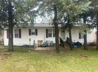 1005 Elmwood Dr, Ionia, MI 48846