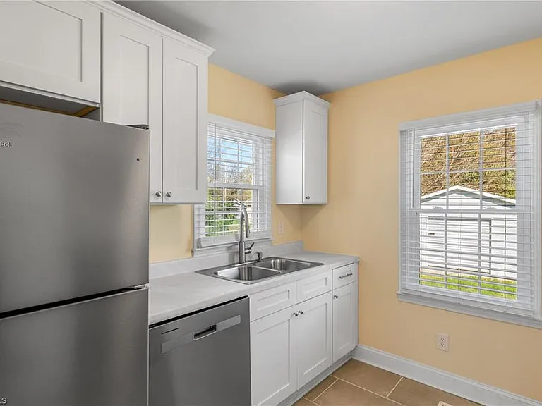 810 Elwell Ave — Photo 16