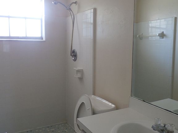 4th image of 228 Marion Oaks Ln