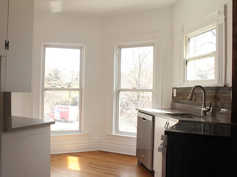 243 S Lincoln St #B — Photo 1