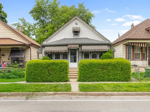 942 Lincoln Rd, Windsor, ON N8Y 2H2