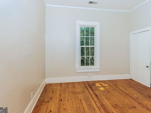 3rd image of 719 Williams St