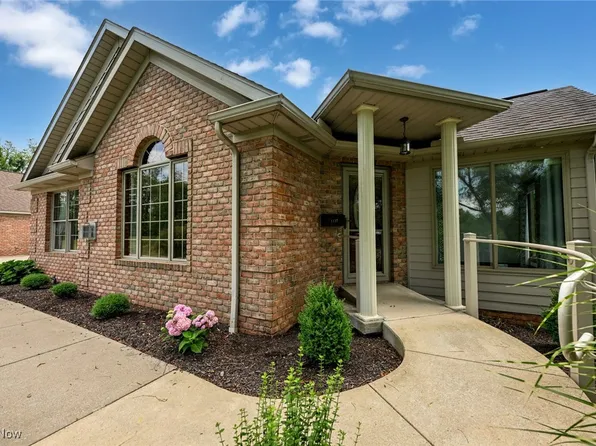 1137 Saint Abigail St SW, Hartville, OH 44632