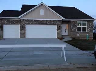 384 Valley Bluff Dr, Wentzville, MO 63385