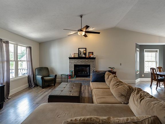 4th image of 305 Waterford Estates Dr