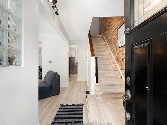 4th image of 1092 Monmouth Rd