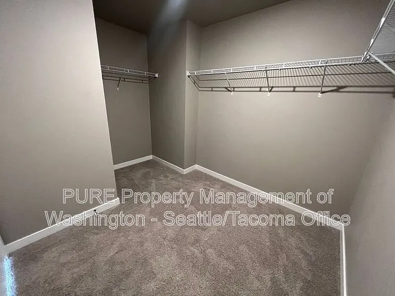 910 Burwood St SE — Photo 18