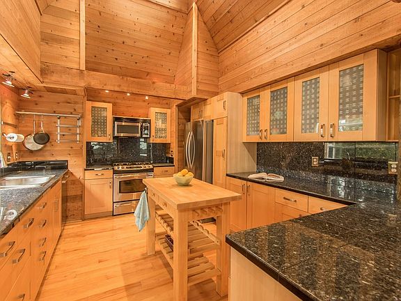 5th image of 220 Alta Dr