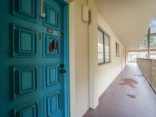 5190 Las Verdes Circle #214, Delray Beach, FL 33484