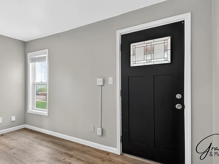 11319 Chalmers Ave — Photo 2