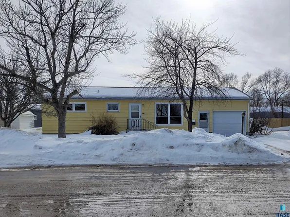 312 W 4th St, Miller, SD 57362