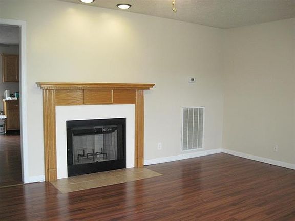 2nd image of 2665 Marymont Dr