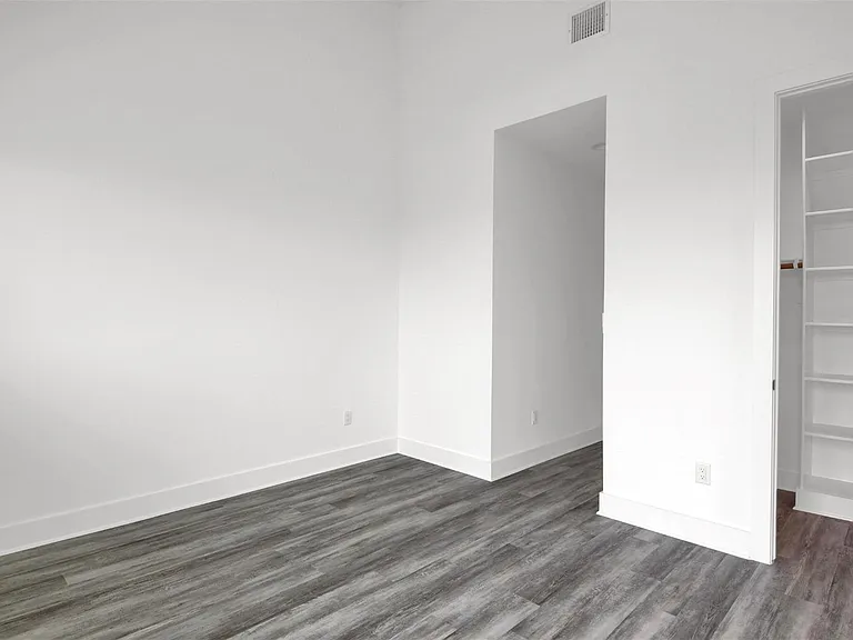 21200 Portsmouth Cv #3 — Photo 16