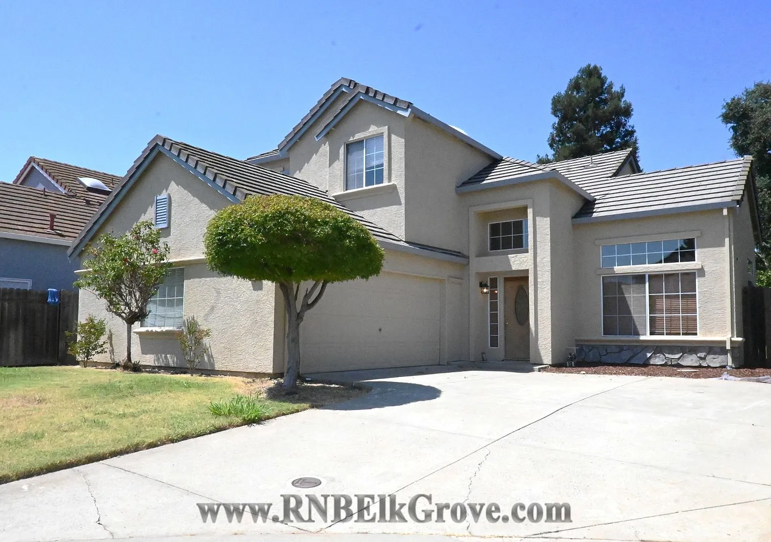 Home in Elk Grove! 3 Bed, 2.5 Bath — Photo 2