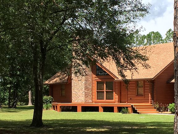 Frontside of house with deck