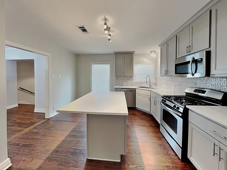 4225 Lovell Ave — Photo 7