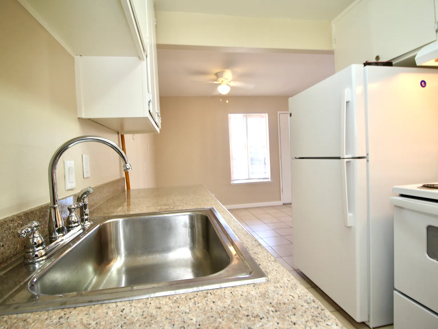 2 bed, 950 sqft, $2,400 — Photo 2
