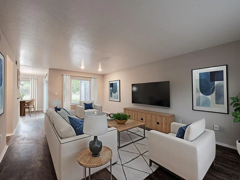 Lakeshore Reserve Off 86th Apartments and Townhomes — Photo 5