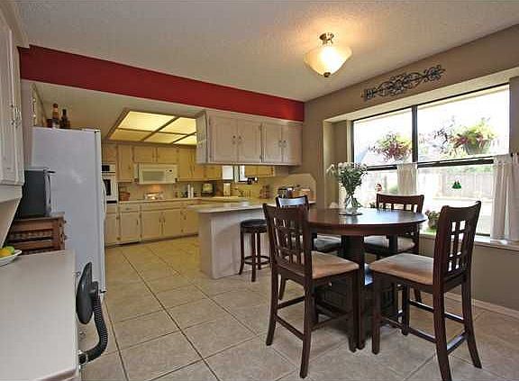 3rd image of 10017 Leeds Dr