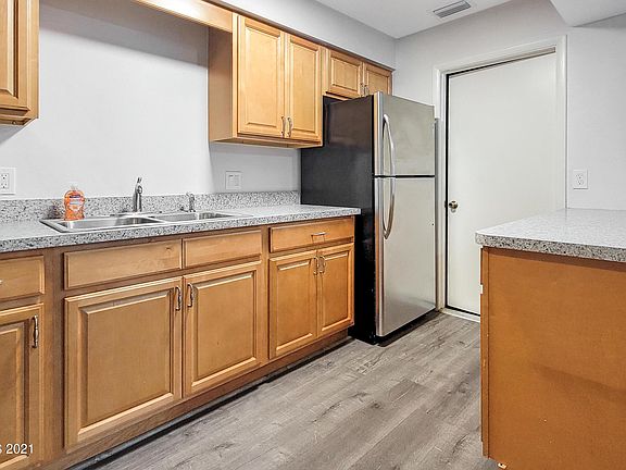 5th image of 1354 Westover St #102