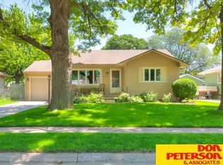 2054 Fairacres Dr, Fremont, NE 68025