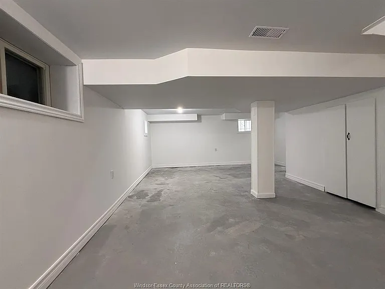 941 Cataraqui St — Photo 33