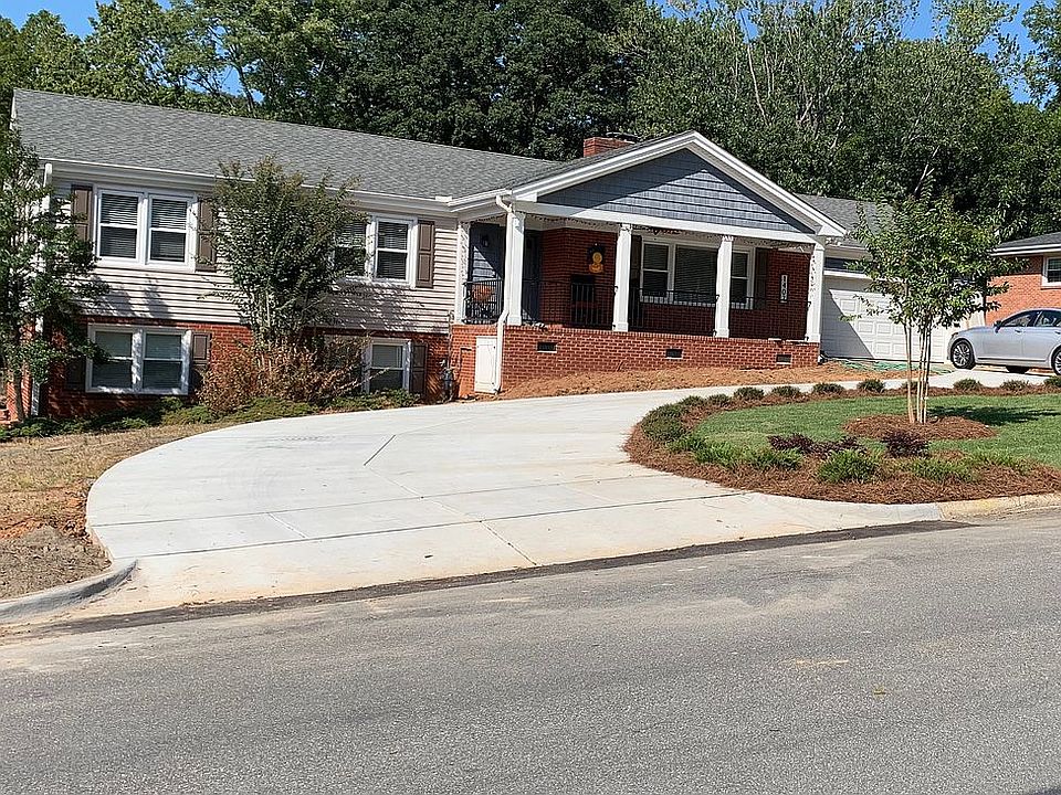 Circular driveway