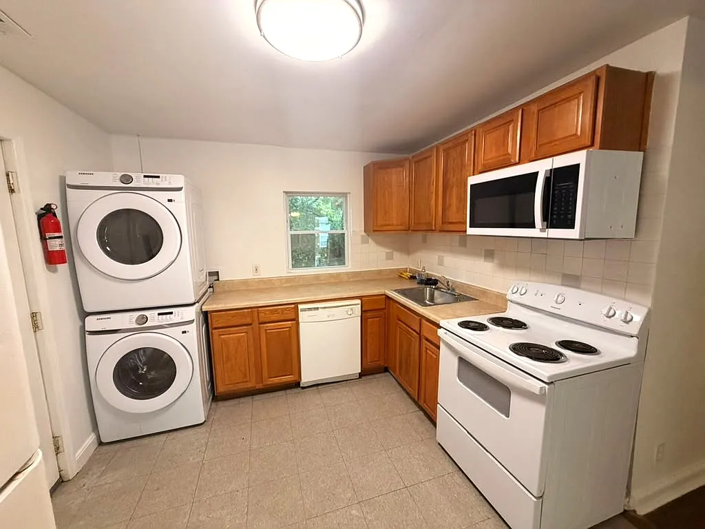2 bed, 550 sqft, $1,350 — Photo 3