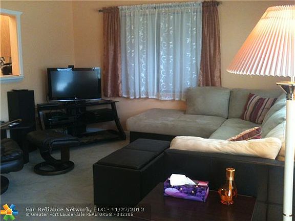 3rd image of 125 Newport Ct #I