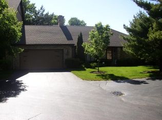 100 Country Club Dr, Bloomingdale, IL 60108