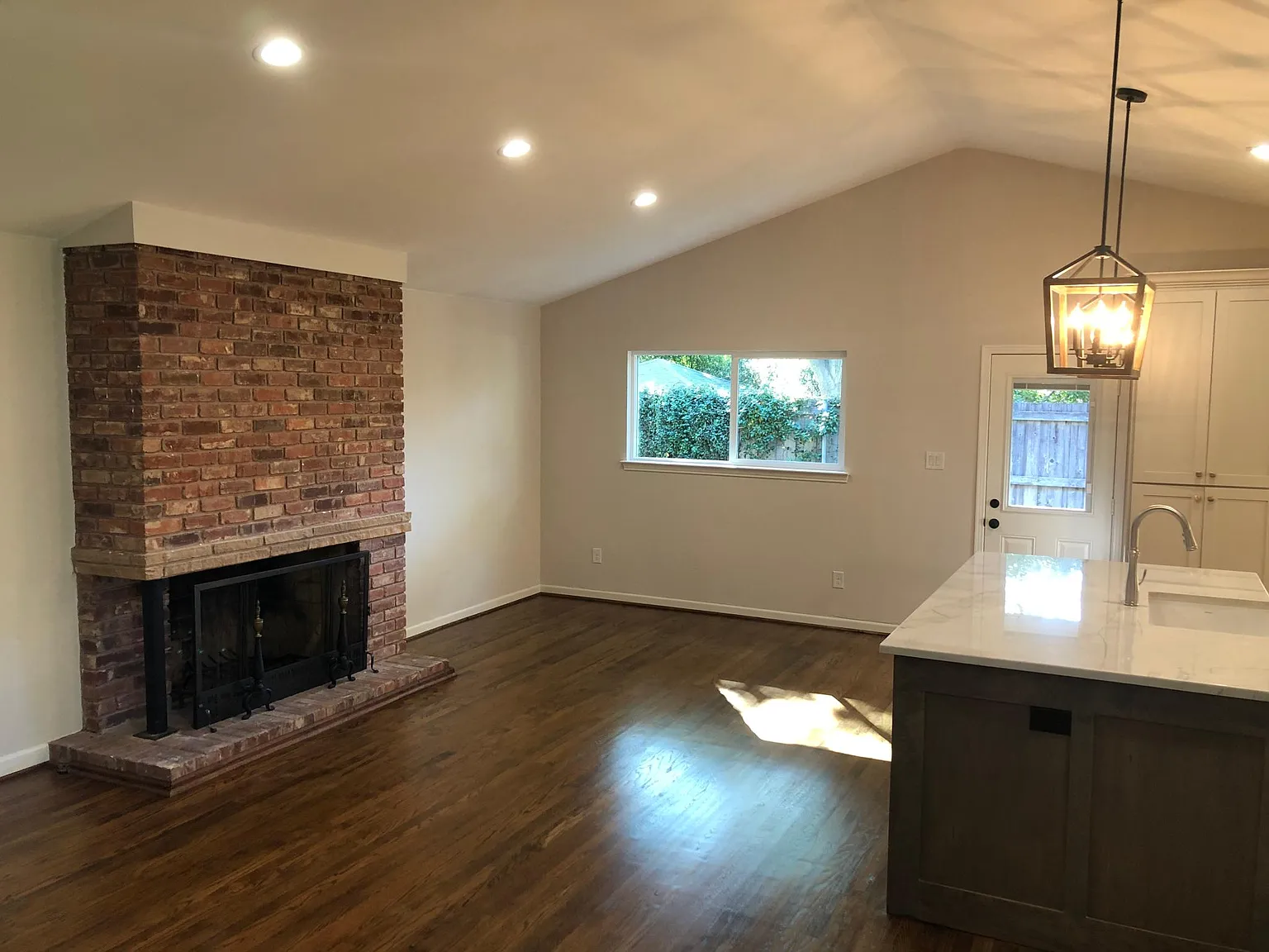 3 bed, 1878 sqft, $4,200 — Photo 3