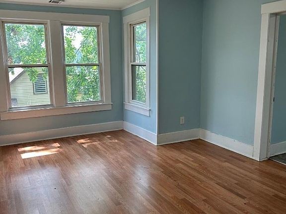 5th image of 116 Church St Unit 2