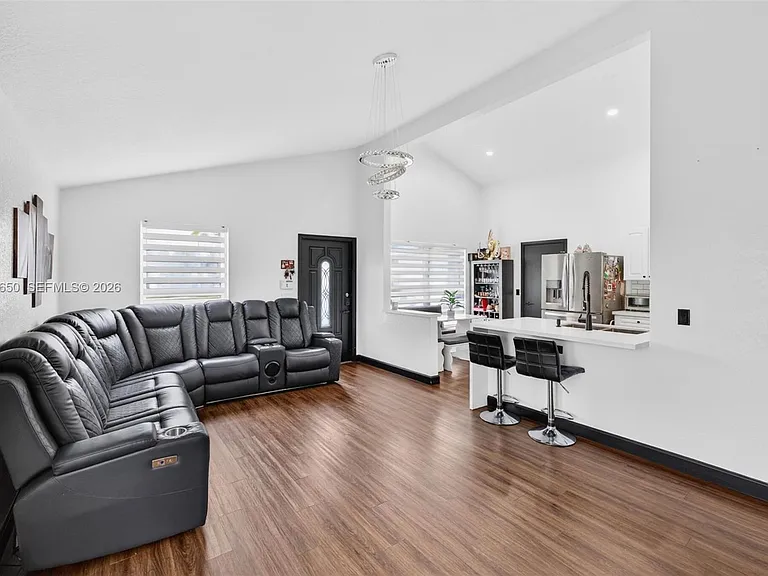 1710 SW 83rd Ter — Photo 8
