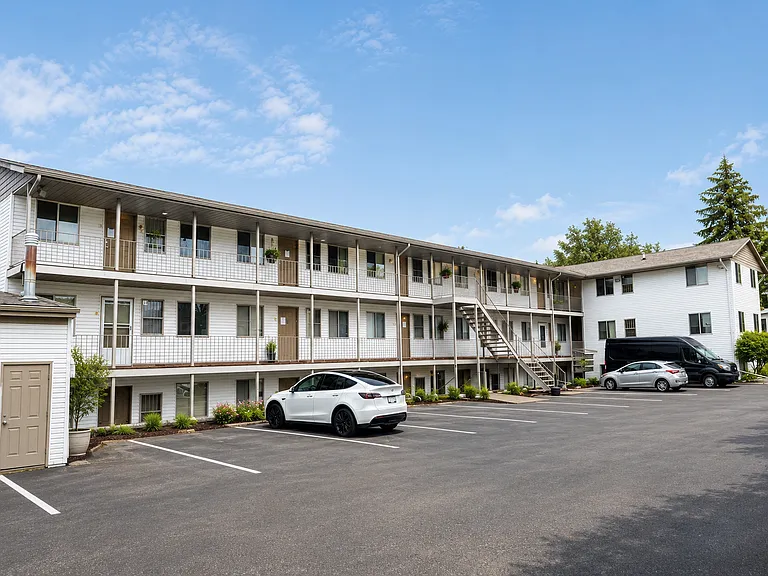 Downtown Lake Orion Apartements — Photo 7