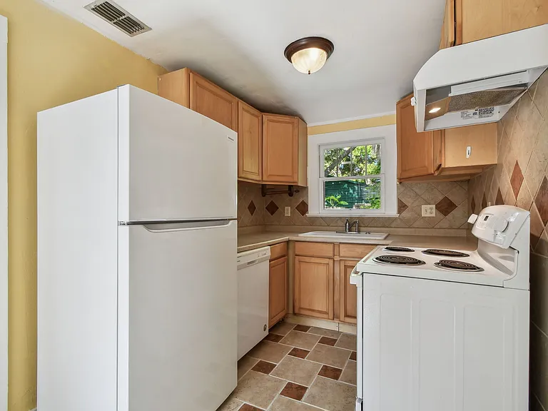 618 Louden Ave — Photo 20