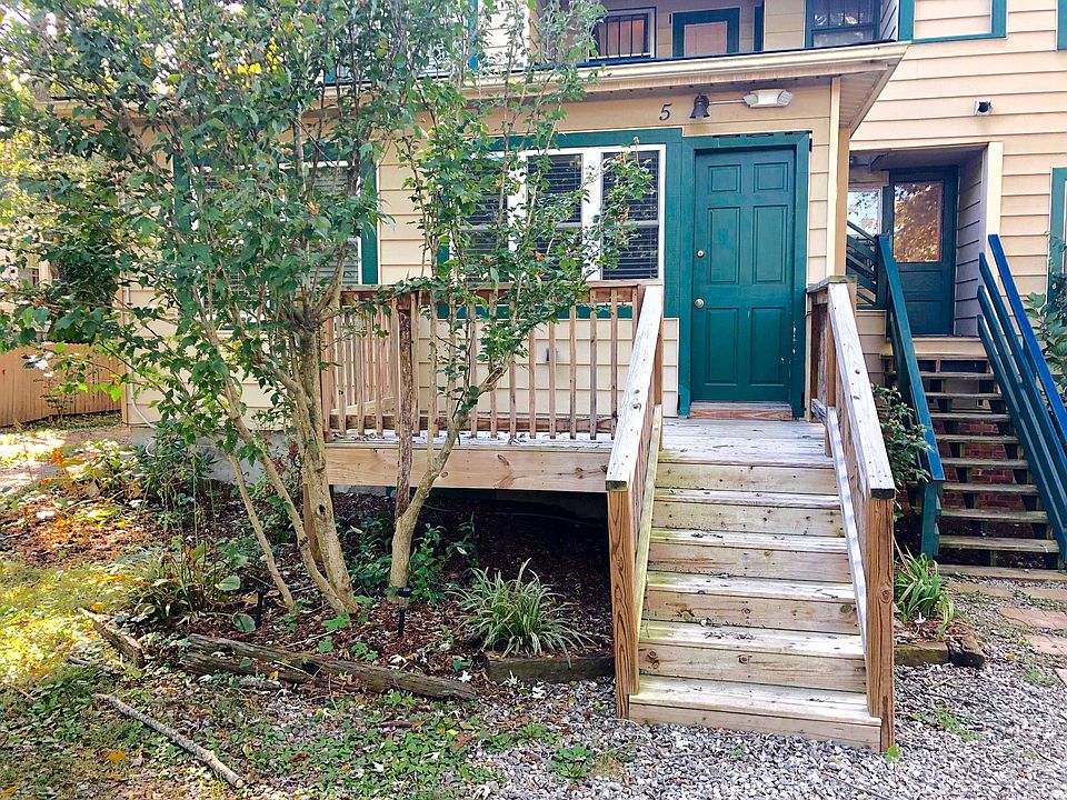 Private deck with separate entrance from the rest of the building.