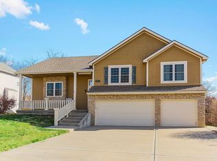 3927 Dixie Dr, Leavenworth, KS 66048