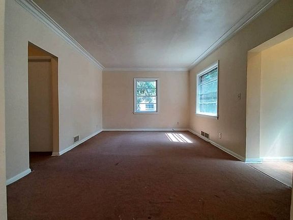 4th image of 915 Peter Ave
