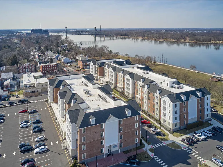 Pearl Pointe Apartments — Photo 45