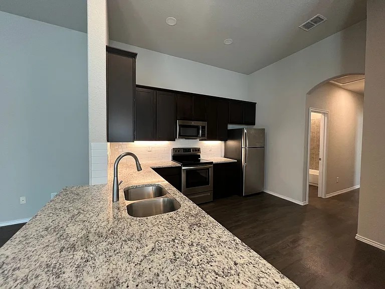 621 Ashers Pl — Photo 6