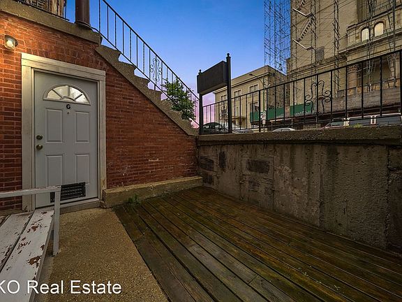 3rd image of 1645 W 17th St #1645G