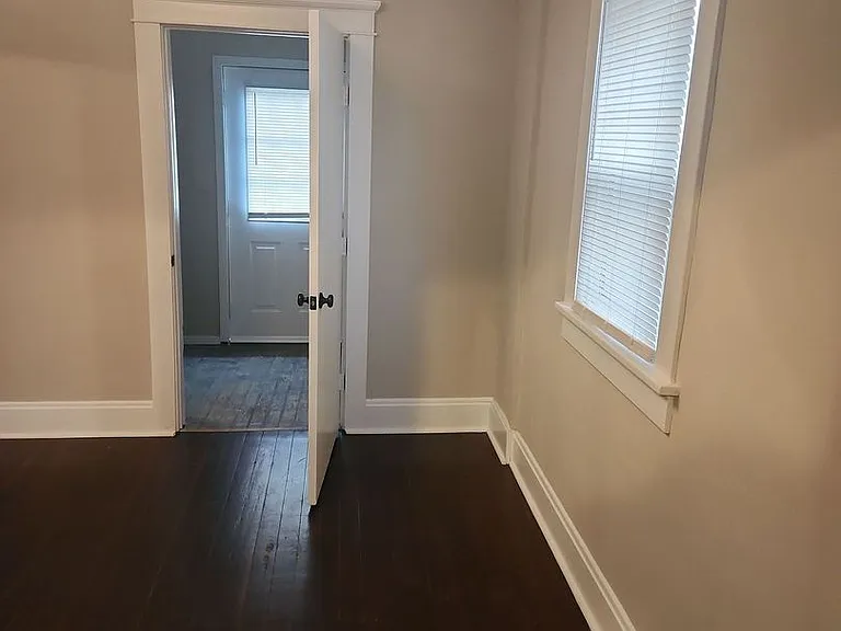 55 N Fulton Ave — Photo 5