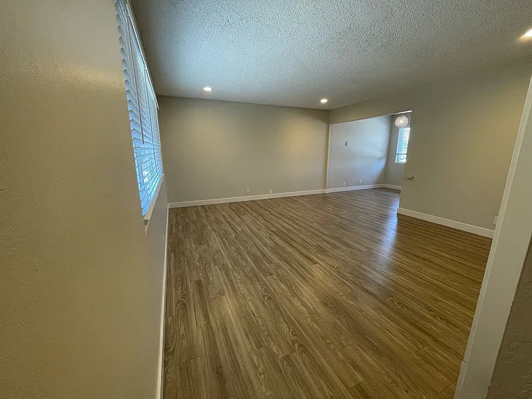 550 N. Fair Oaks Ave — Photo 23