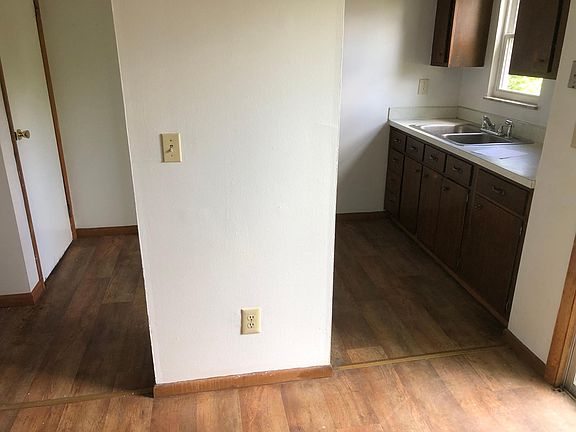 5th image of 478 Melissa Ct