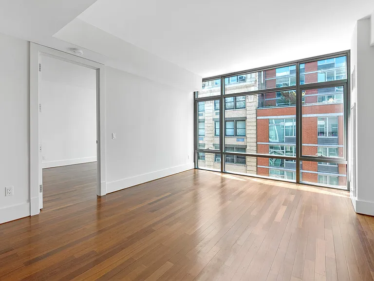 165 W 18th St #8B — Photo 1